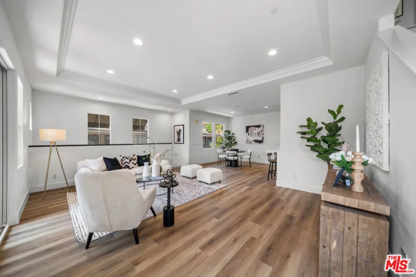 270 Lockford photo 3