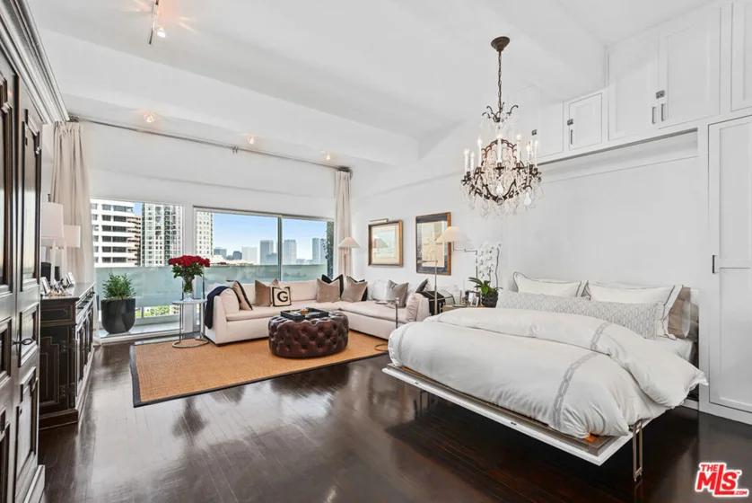 10701 Wilshire Boulevard #1202 photo 3