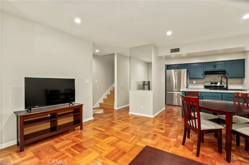 6525 La Mirada Avenue #112 photo 2