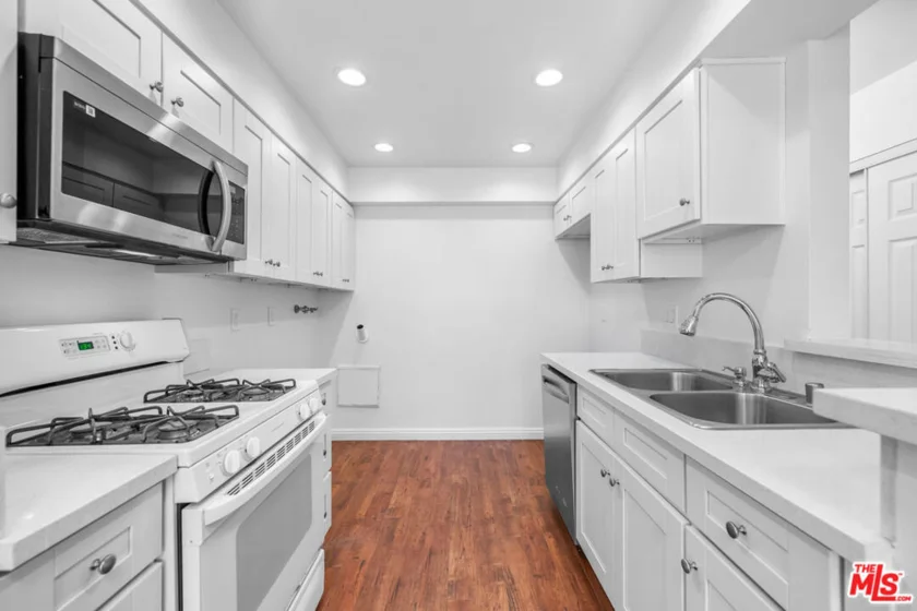 1425 W 12th Street #157 photo 25
