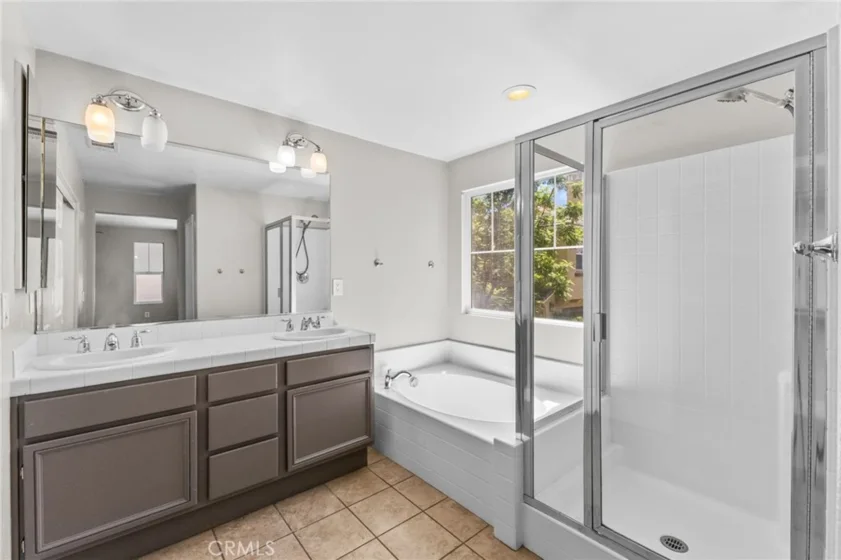 28403 Ravenna photo 42