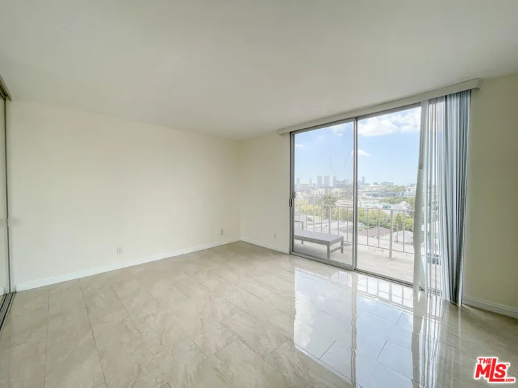 100 S Doheny Drive #920 photo 3