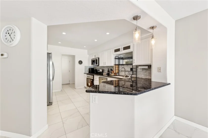 512 S Hollydale photo 15