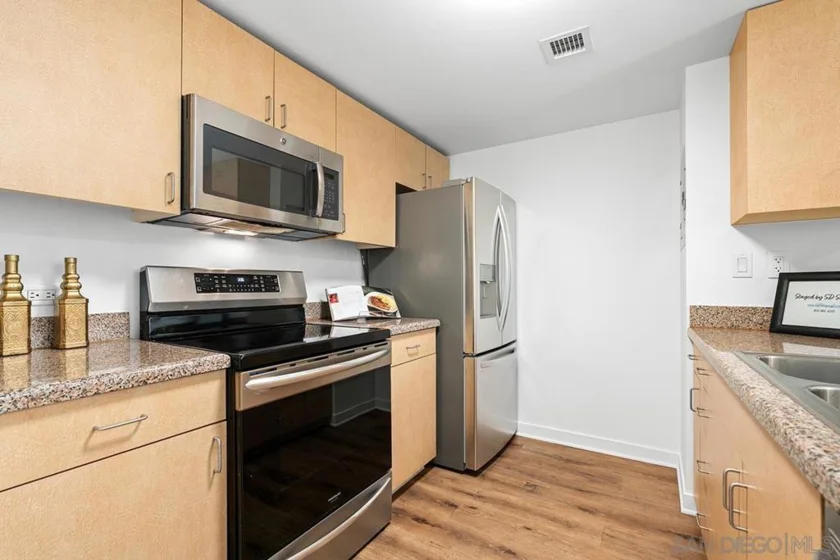 425 W Beech Street #303 photo 5