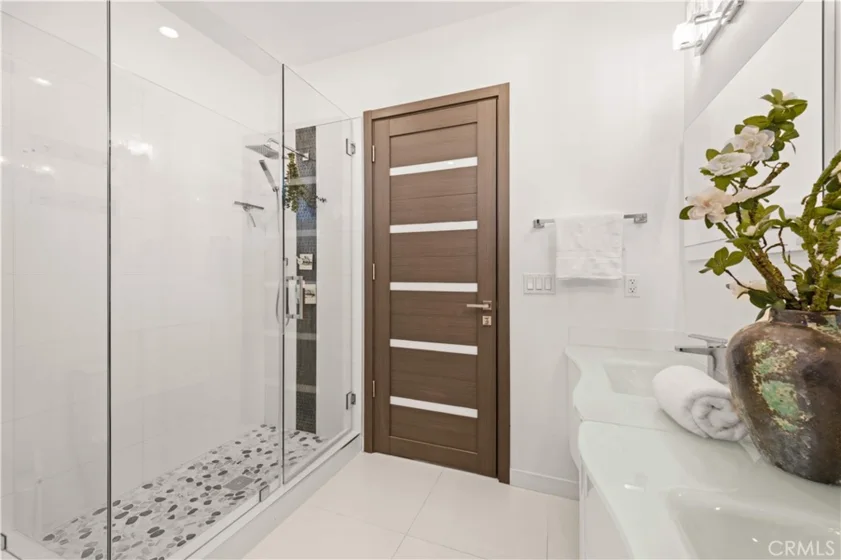 4485 Hazeltine Avenue #1 photo 37