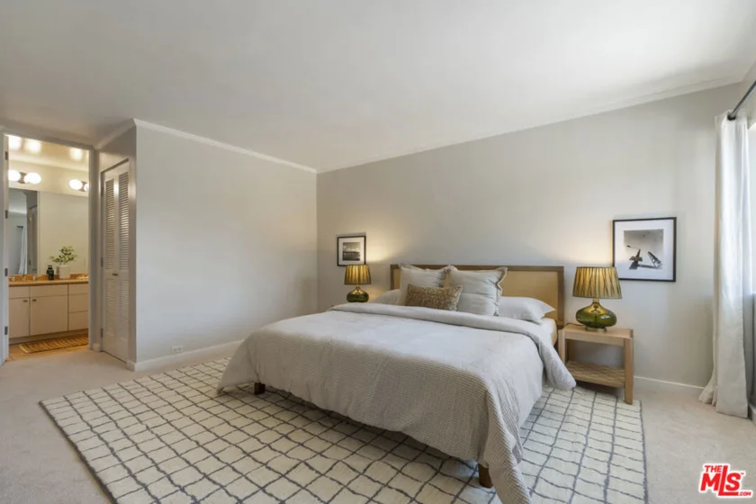 330 S Barrington Avenue #201 photo 19