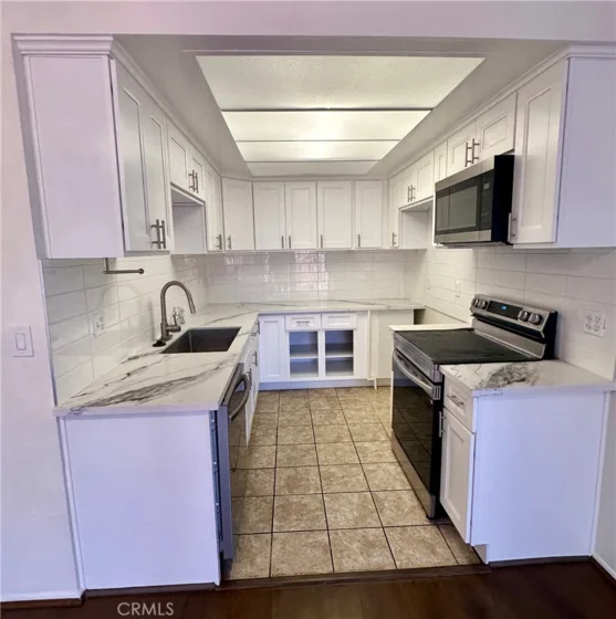 835 W Orangewood photo 11