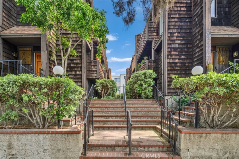 332 N 5th Street photo 1