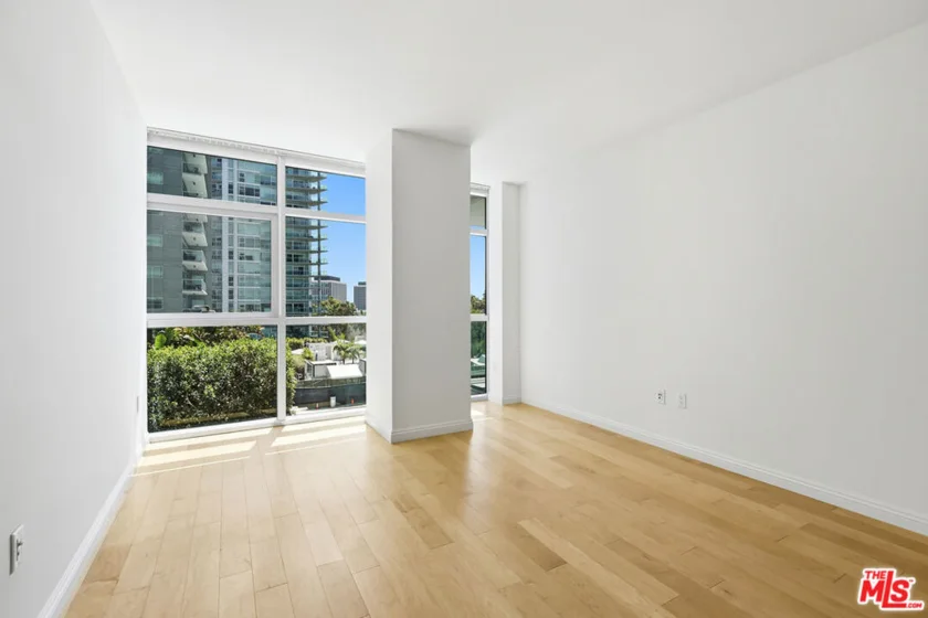 13700 Marina Pointe Drive #630 photo 21