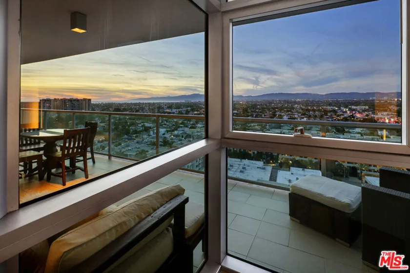 13700 Marina Pointe Drive #1620 photo 18