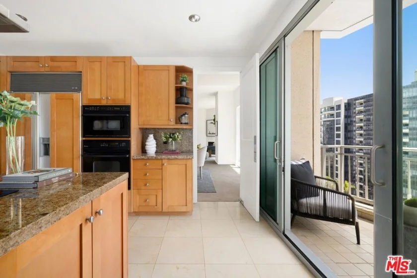 10727 Wilshire Boulevard #1001 photo 8