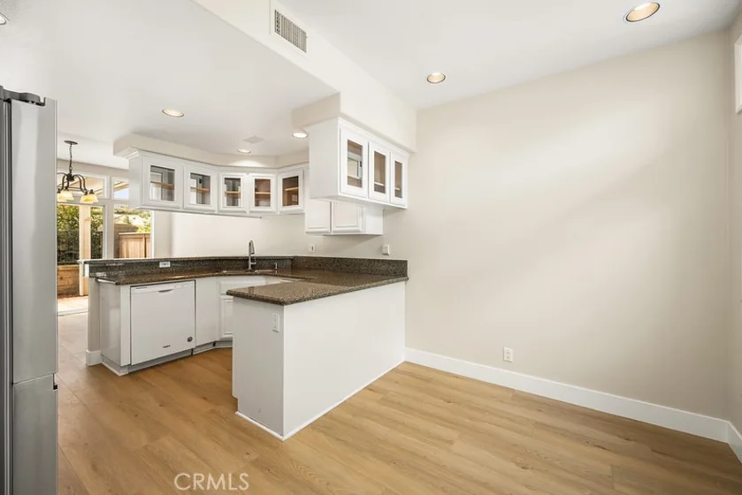 100 Stoney Pointe photo 15
