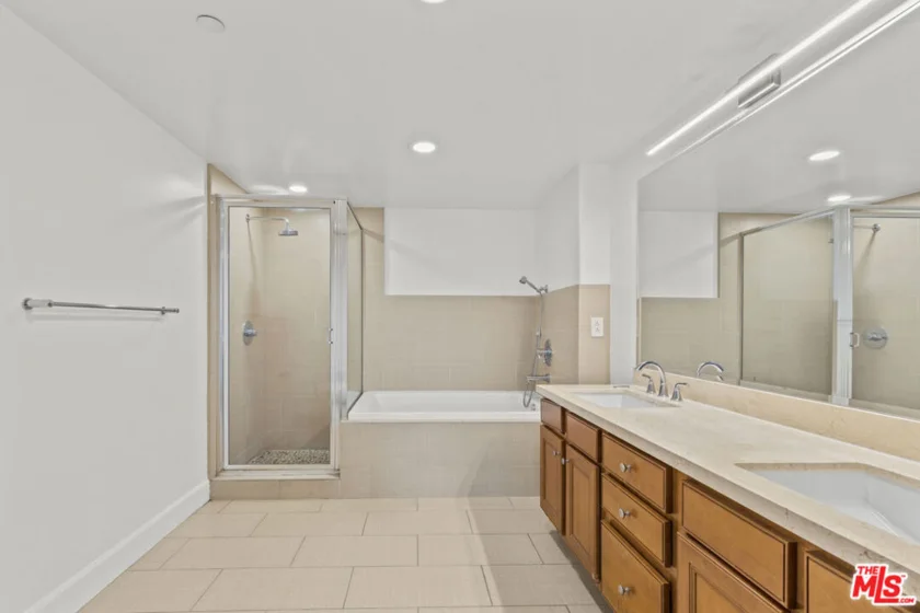 936 N Hudson Avenue #302 photo 4