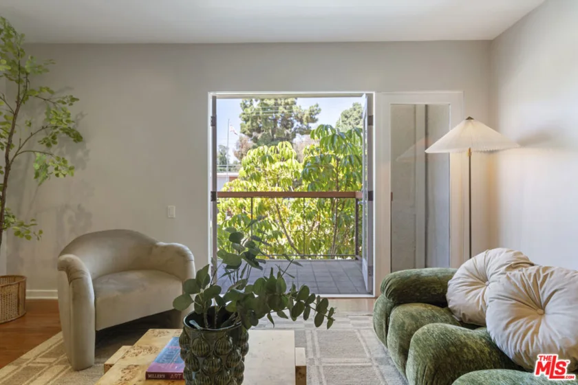 330 S Barrington Avenue #201 photo 29