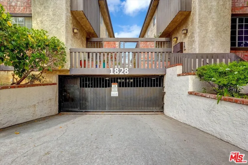 1828 Barry Avenue #4 photo 22