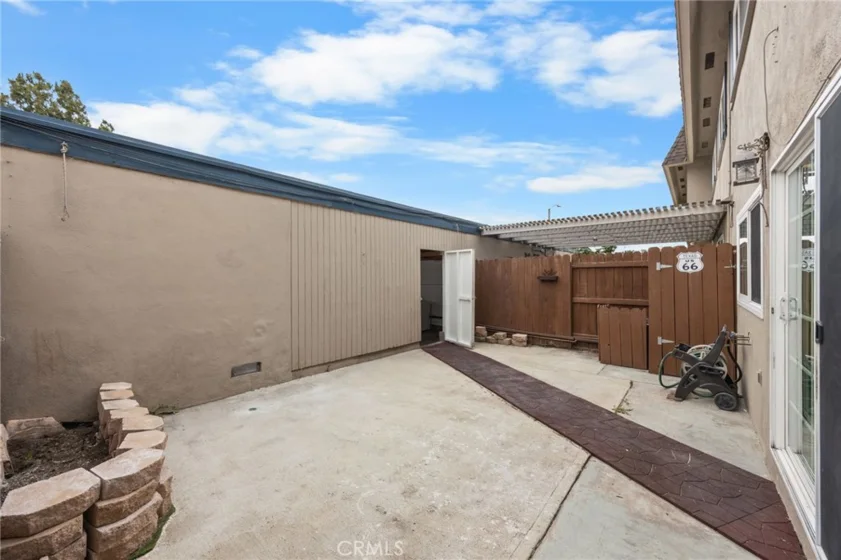 4469 Larwin Avenue photo 35