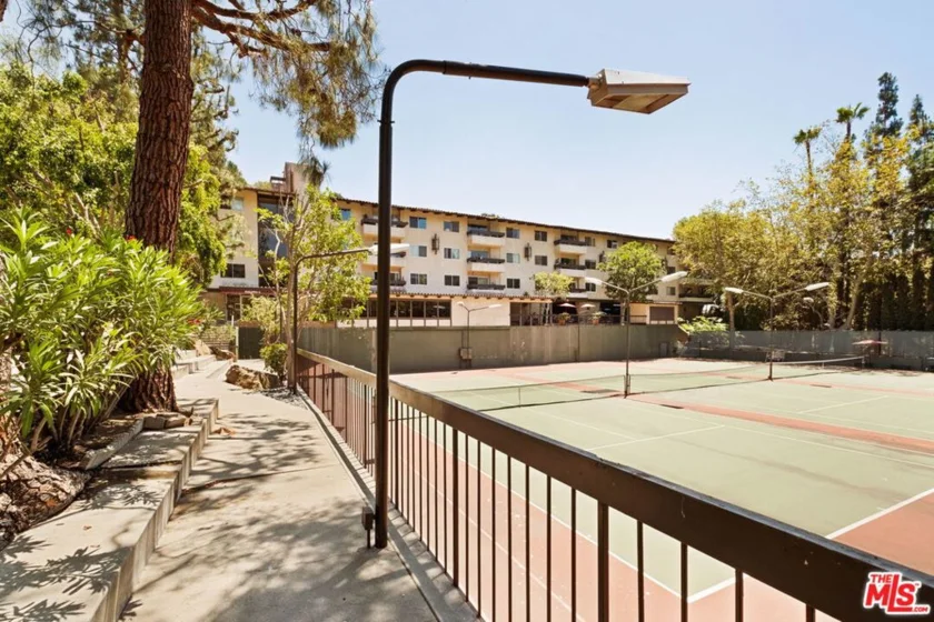 2700 Cahuenga Boulevard #4303 photo 30