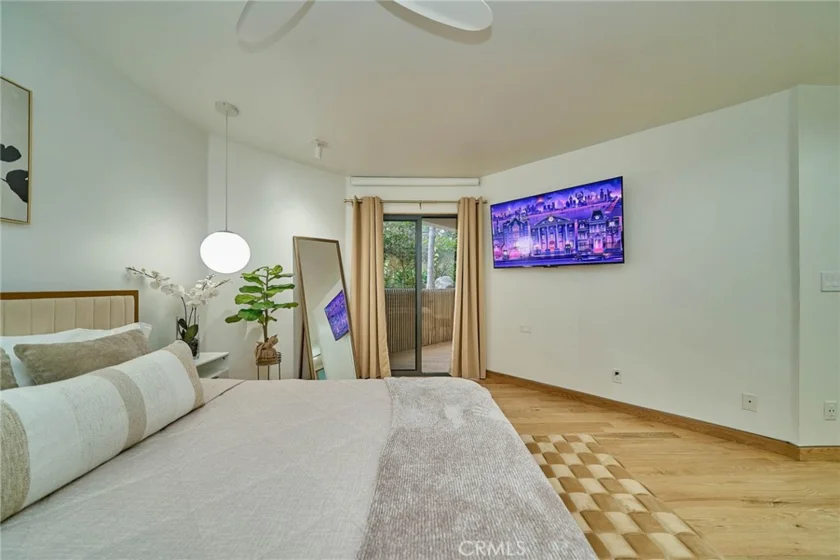 950 N Kings Road #45 photo 3
