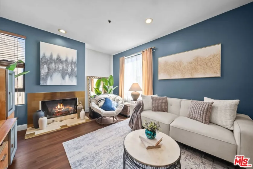 6938 Laurel Canyon Boulevard #310 photo 2