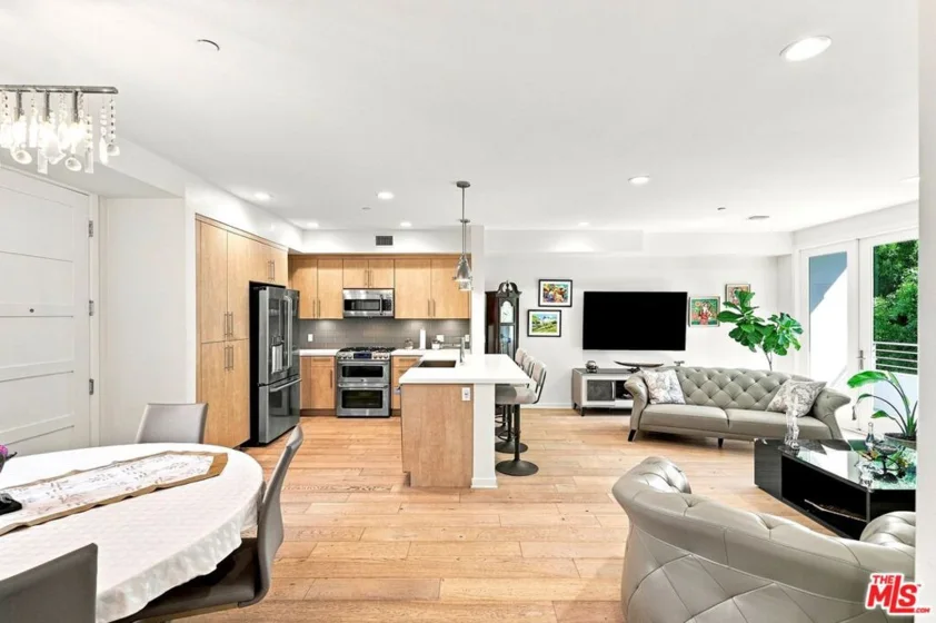 4240 Laurel Canyon Boulevard #305 photo 4