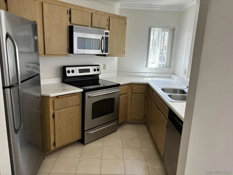 7565 Charmant Drive #504 photo 26