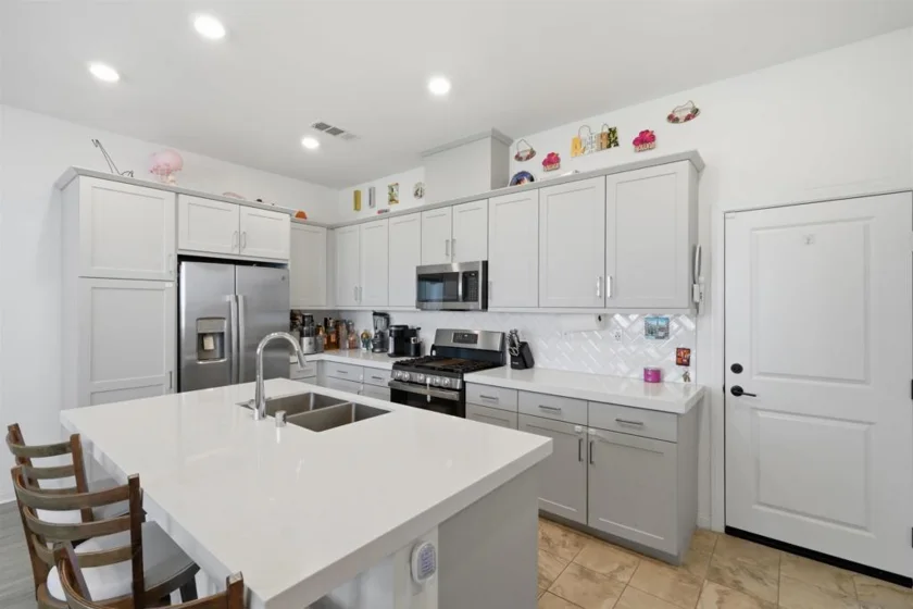 2044 Bluestone Circle photo 4