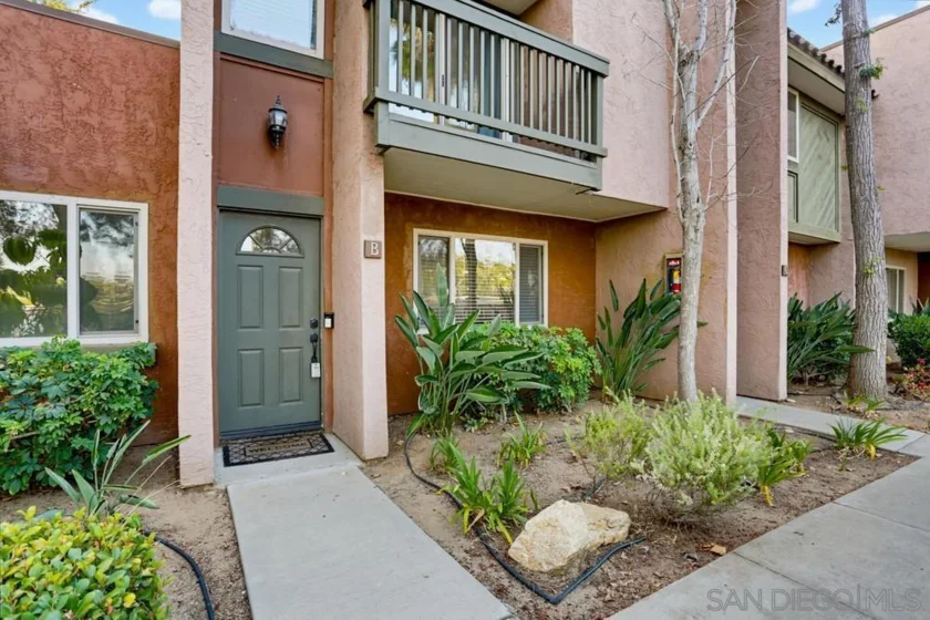 1451 N Broadway #B photo 28