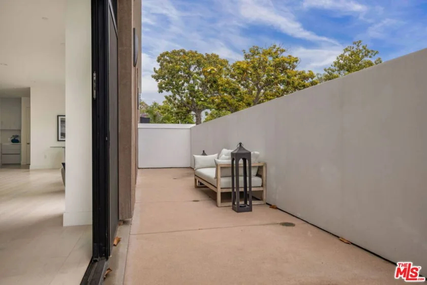 425 N Palm Drive #101 photo 15