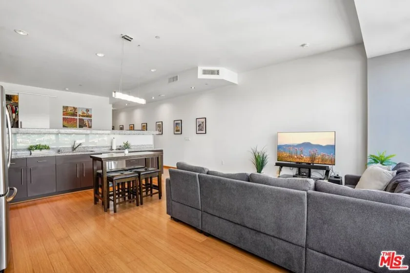 1100 Wilshire Boulevard #2105 photo 4