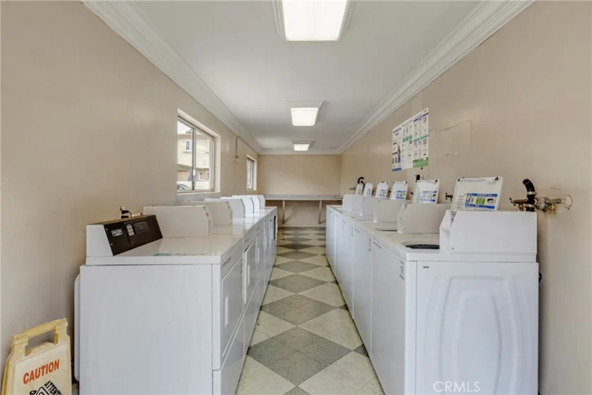 20214 Cohasset Street #16 photo 12