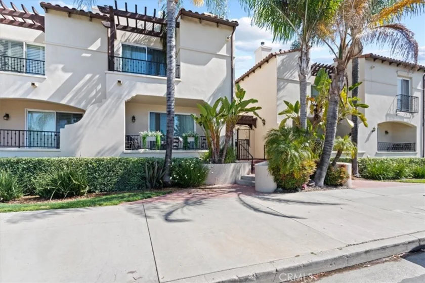 5753 White Oak Avenue #11 photo 1