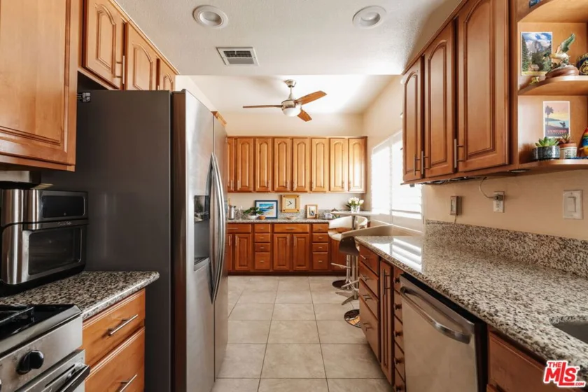 15023 Sherman Way #E photo 13