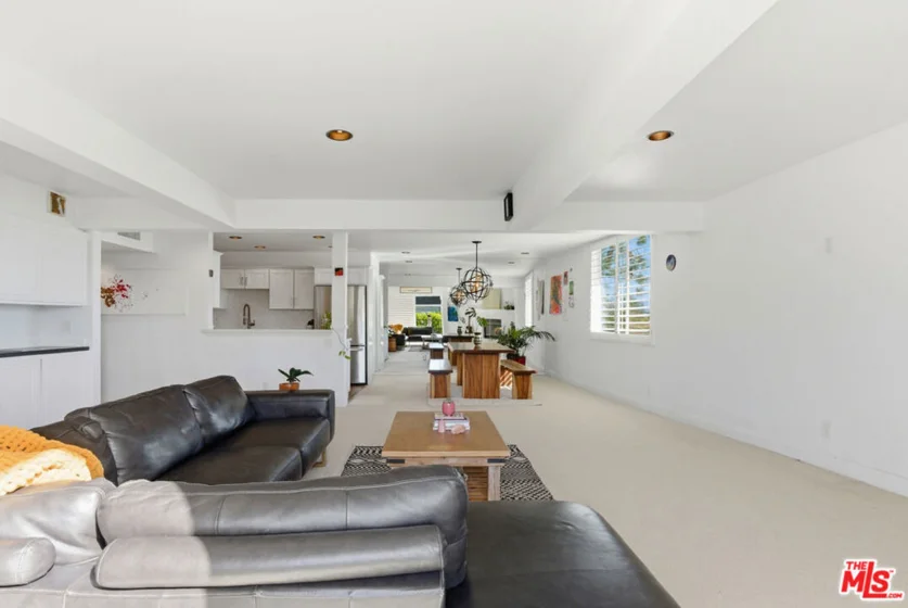 2385 Roscomare Road #E17 photo 24