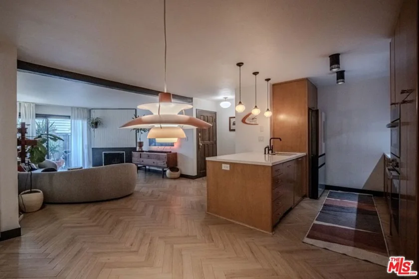15511 Sherman Way #40 photo 3