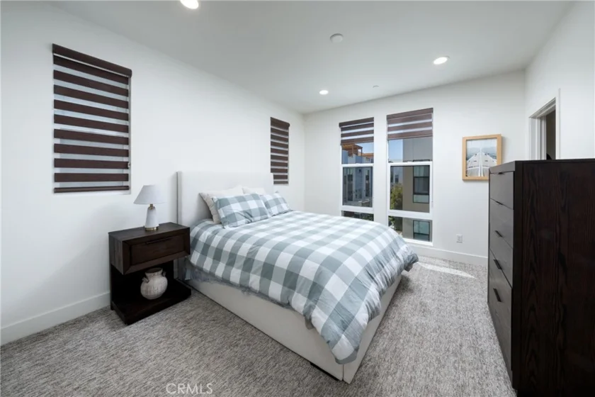 1675 Grand View photo 21