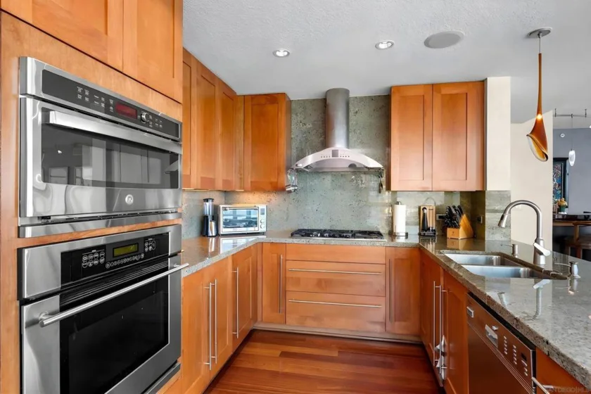1205 Pacific Hwy #3101 photo 30