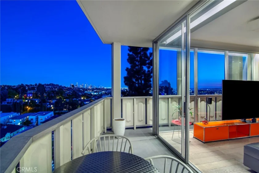 4411 Los Feliz Boulevard #1007 photo 1