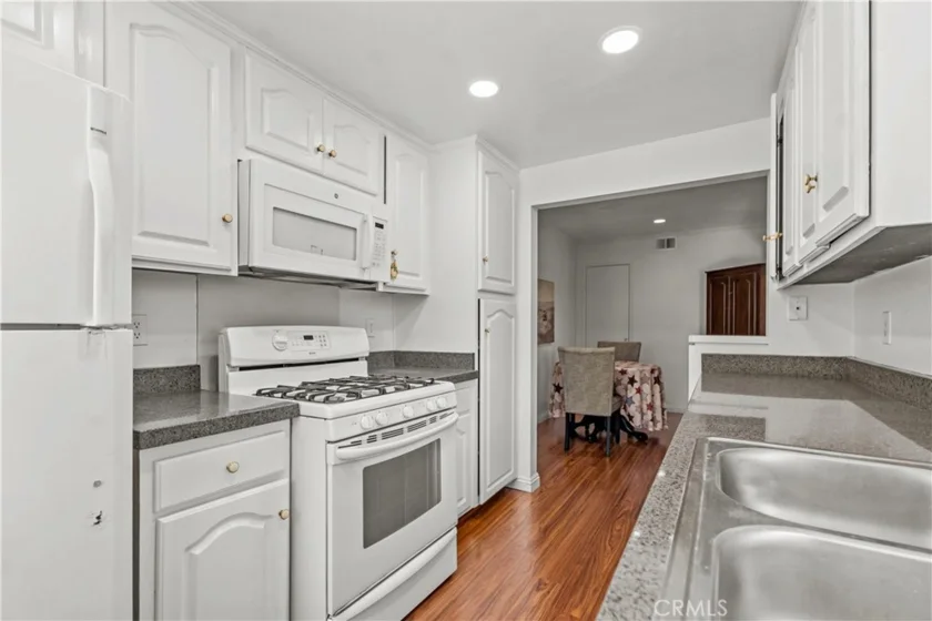 146 Echo #58 photo 14