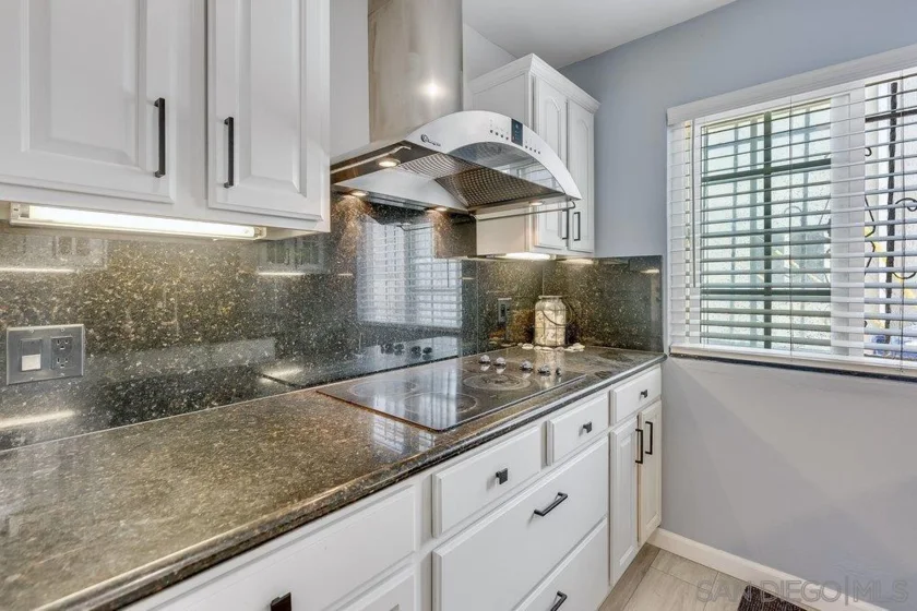 711 Island Court #B photo 5