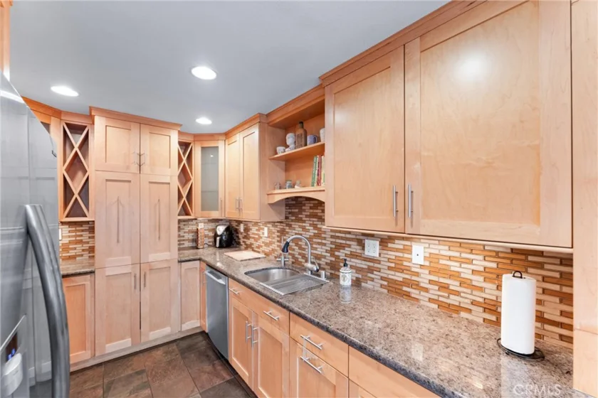 1061 Park Avenue photo 9