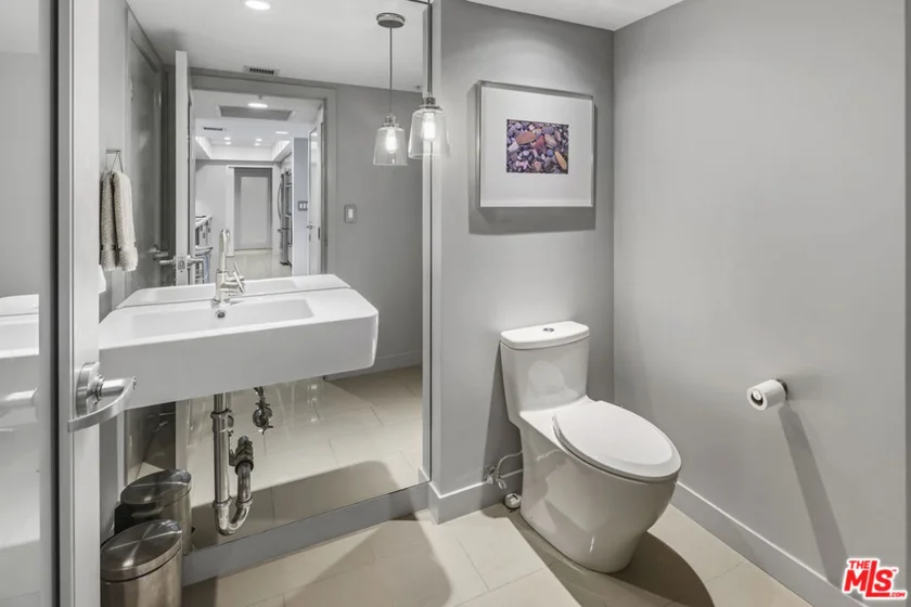 13700 Marina Pointe Drive #1620 photo 39