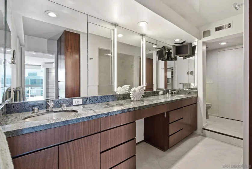 1710 Avenida Del Mundo #PH02 photo 29