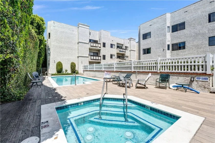 17914 Magnolia Boulevard #210 photo 25