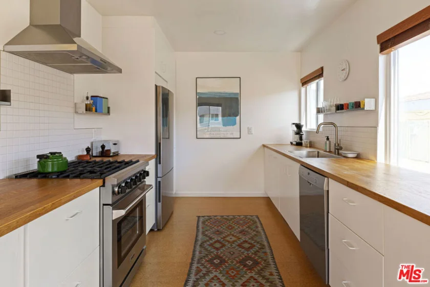 1600 N Hobart Boulevard #15 photo 3