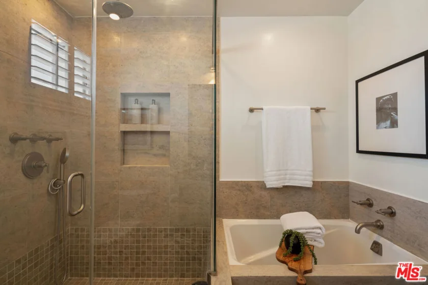 1221 N Kings Road #307 photo 12