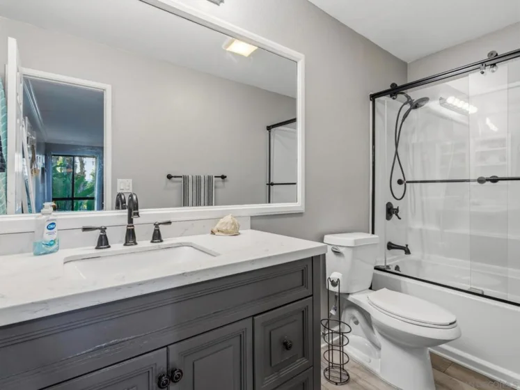 6924 Hyde Park #220 photo 10