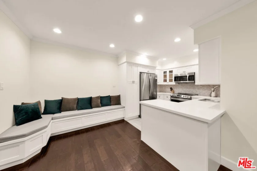 15248 Dickens Street #103 photo 4
