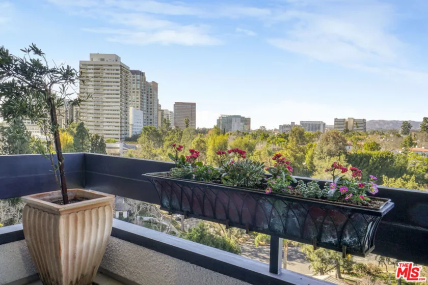 10551 Wilshire Boulevard #902 photo 20
