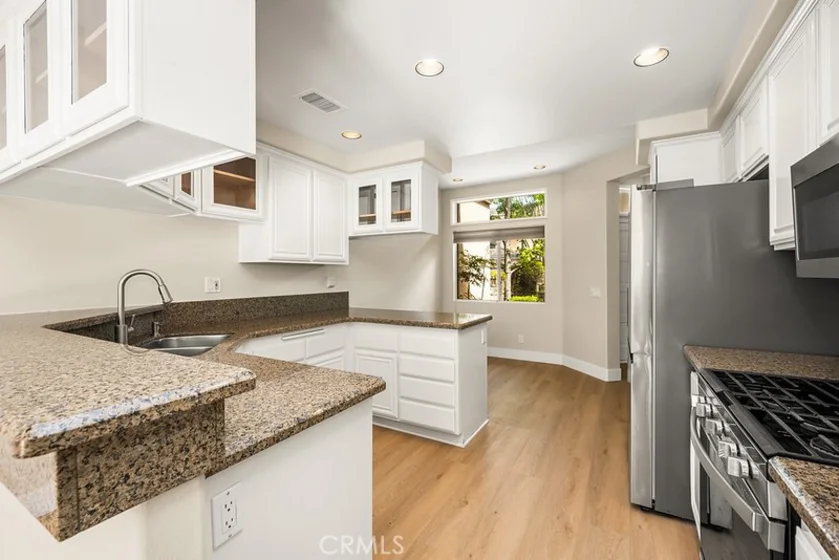 100 Stoney Pointe photo 12