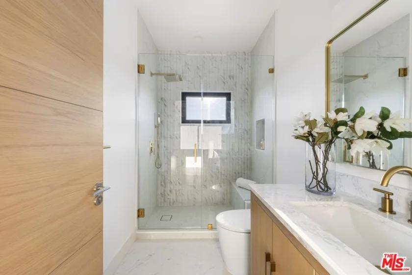 11923 Gorham Avenue #102 photo 39